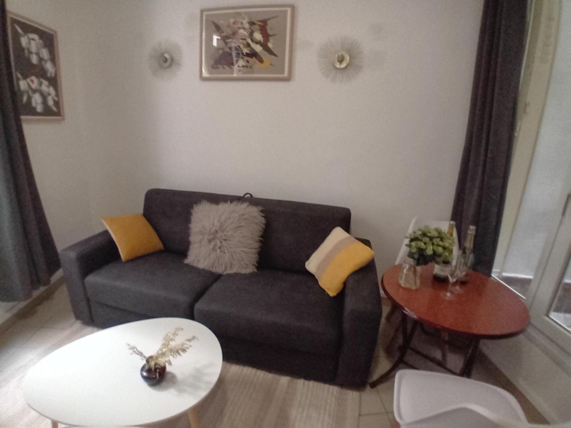 1 Mins Gare Montpatnasse ,close To Eiffel Tour And Louvre Meusm,amusing Place Paris